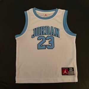 Boys size 6–7 year year-old outfit like new wore once no stains smoke free home